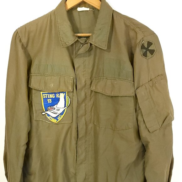 Vtg US Military Shirt Men's Med Zip Front Sting Ray 13 3rd AVN DET Patch 70s